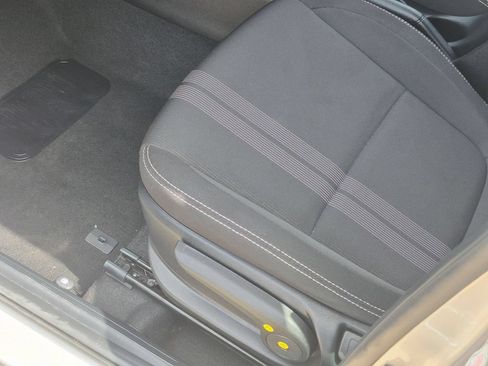 Used 2025 Hyundai Venue SEL FWD image 15
