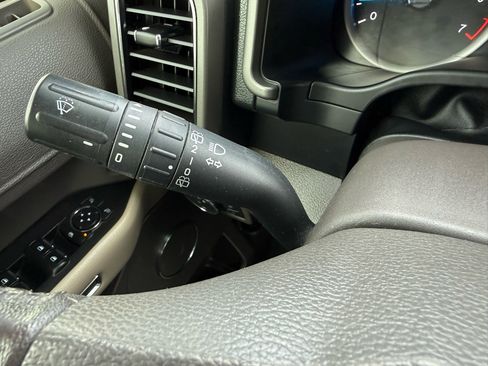 Used 2020 Ford Expedition Max XLT image 25