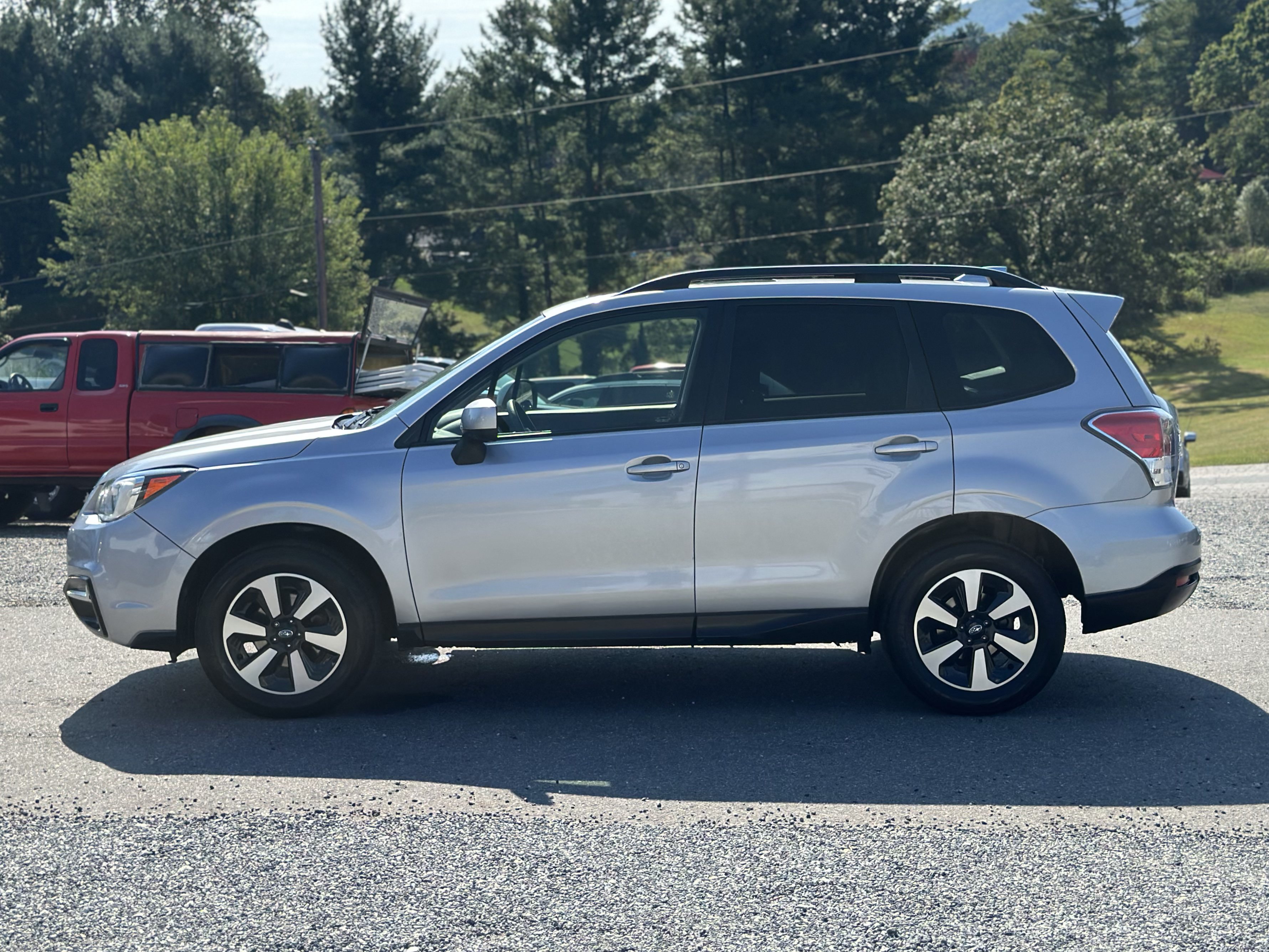 Used 2017 Subaru Forester 2.5i Premium AWD/4WD image 6