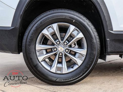 Used 2025 Chevrolet Equinox LT image 9