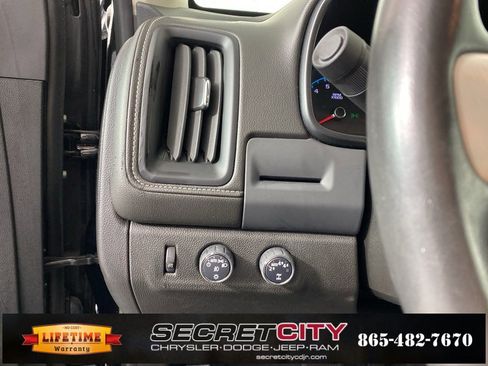 Used 2022 GMC Canyon Denali image 13