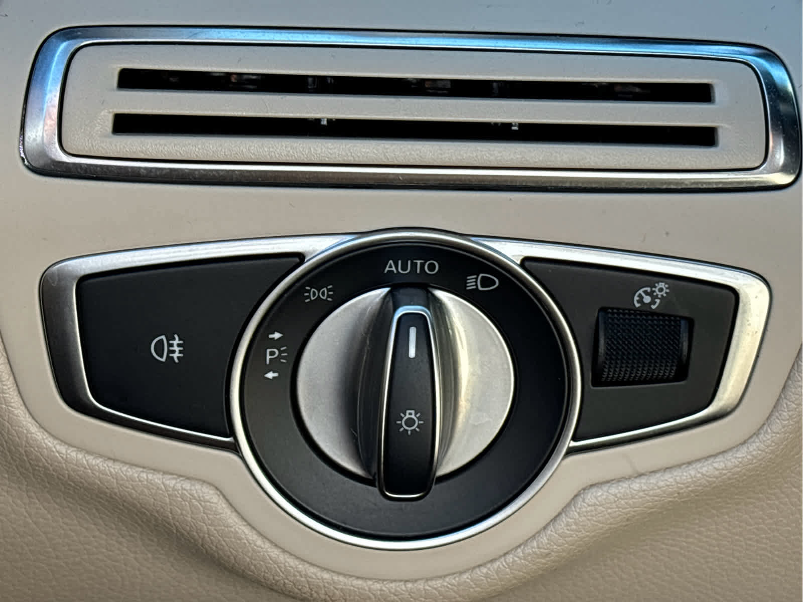 Used 2020 Mercedes-Benz C 300 4MATIC Sedan image 19