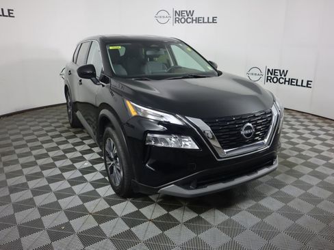 Used 2023 Nissan Rogue SV image 3
