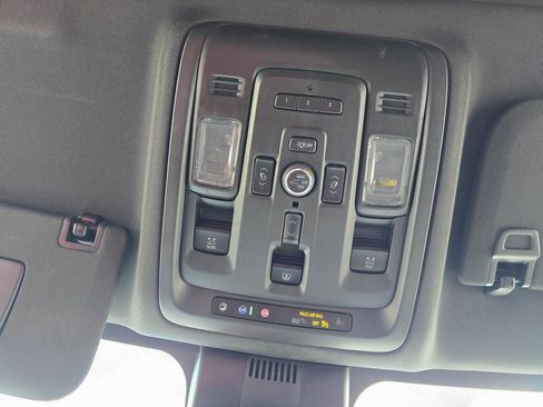 Used 2023 Chevrolet Suburban Z71 w/ Luxury Package image 25