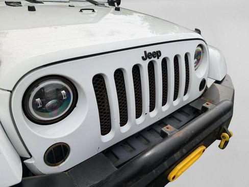 Used 2012 Jeep Wrangler Unlimited Sahara w/ Dual Top Group AWD/4WD image 11