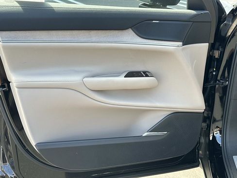 New 2025 Volvo EX90 Ultra w/ Protection Package Premier image 11