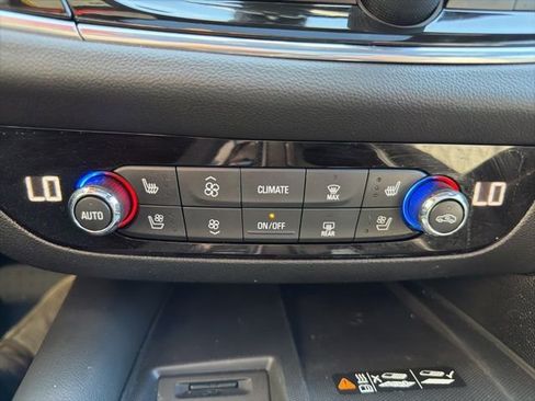 Used 2024 Buick Enclave Avenir AWD/4WD image 27
