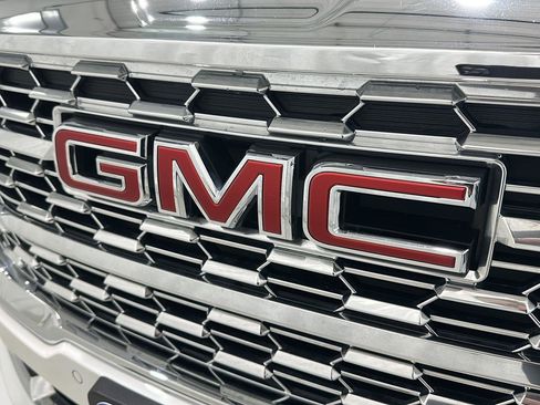 Used 2024 GMC Terrain Denali image 29