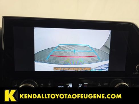 Used 2023 Toyota Highlander XLE AWD/4WD image 18