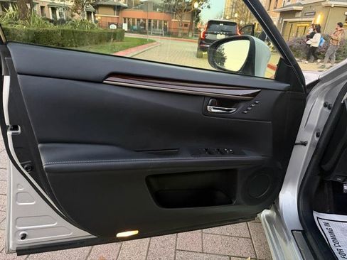 Used 2013 Lexus ES 350 w/ Luxury Pkg FWD image 46