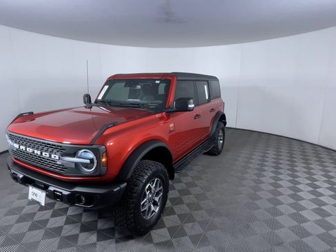 Used 2023 Ford Bronco Badlands image 3