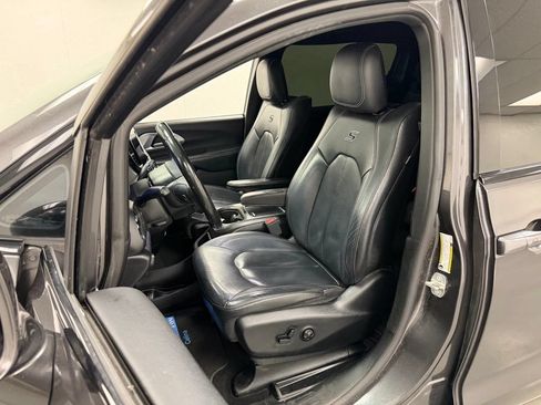 Used 2019 Chrysler Pacifica Touring-L Plus w/ S Appearance Package FWD image 20