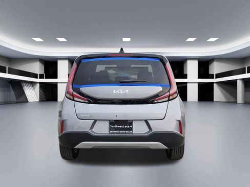 Certified 2025 Kia Soul LX FWD image 5