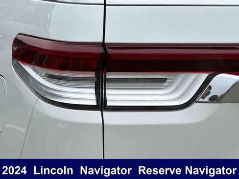 Used 2024 Lincoln Navigator Reserve AWD/4WD image 40