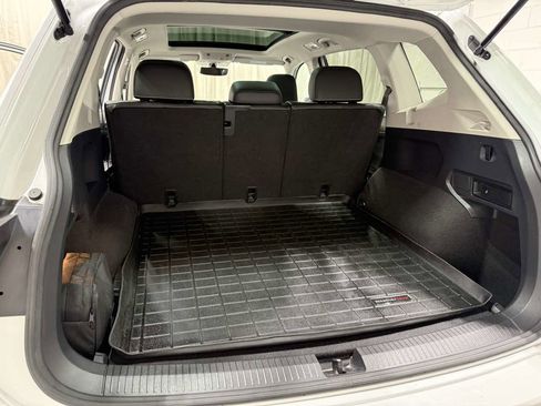 Used 2021 Volkswagen Tiguan SE w/ Panoramic Sunroof Package image 38