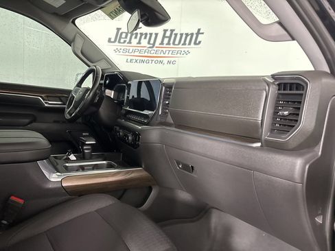 Used 2023 Chevrolet Silverado 1500 LT Trail Boss w/ Convenience Package II AWD/4WD image 31