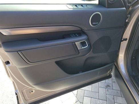 New 2025 Land Rover Discovery Metropolitan Edition image 22