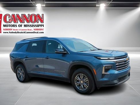 Used 2025 Chevrolet Traverse LT image 8