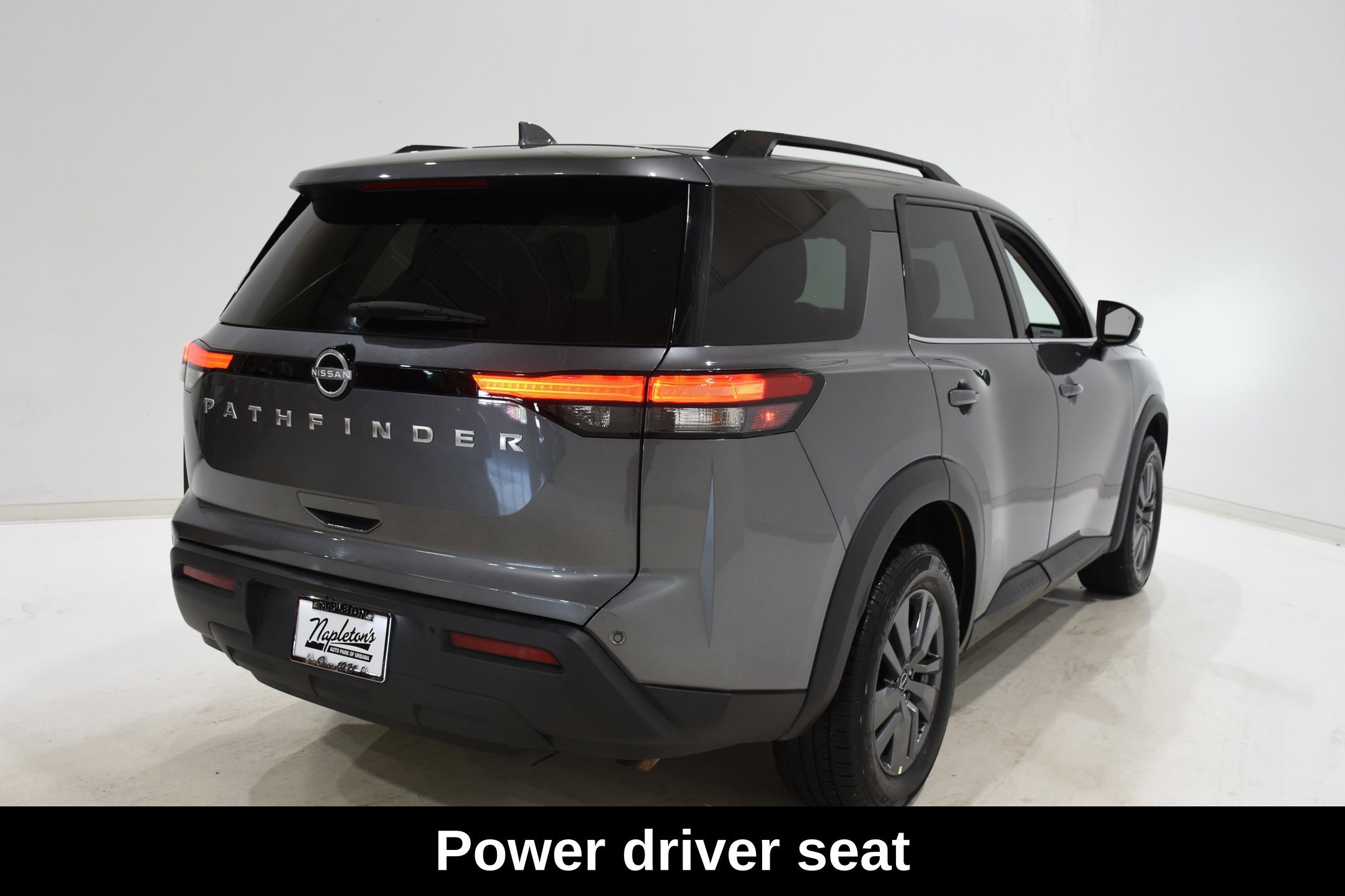 Used 2025 Nissan Pathfinder SV FWD image 4