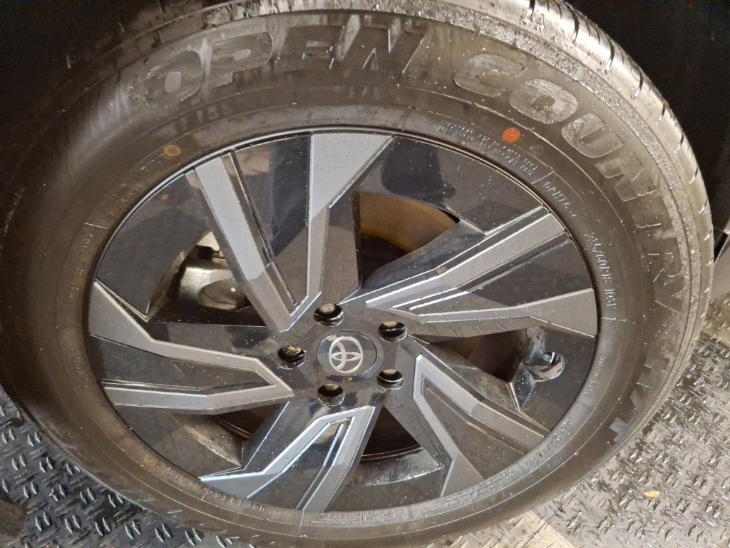 Used 2026 Toyota C-HR AWD/4WD image 4