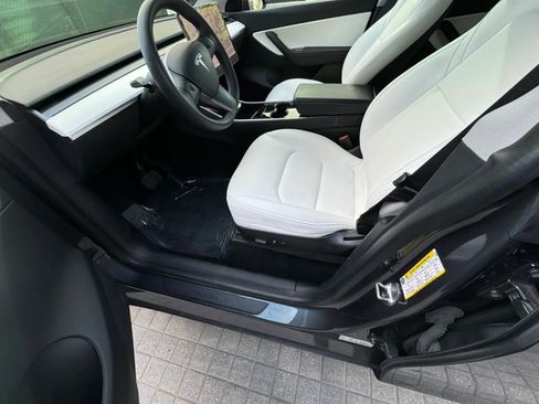 Used 2024 Tesla Model Y 2WD image 12