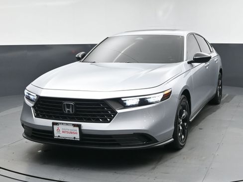Used 2025 Honda Accord SE image 1