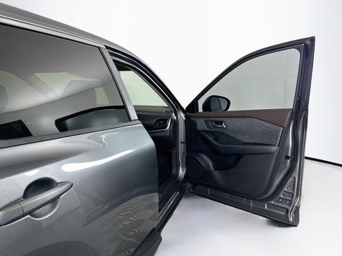 Used 2023 Nissan Rogue SV AWD/4WD image 30