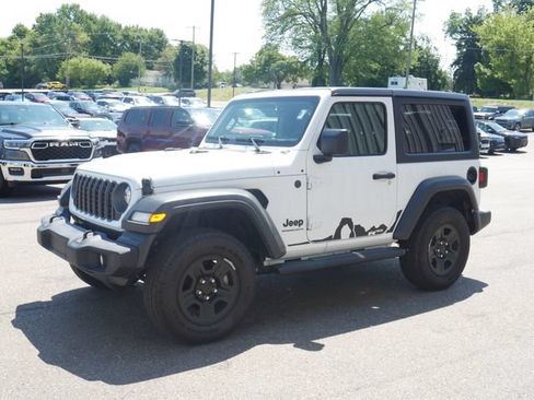 Used 2025 Jeep Wrangler Sport AWD/4WD image 6
