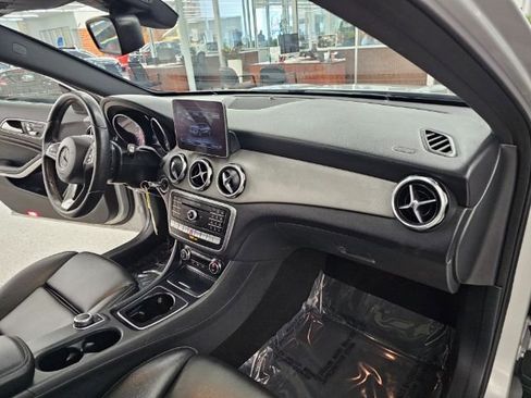Used 2018 Mercedes-Benz GLA 250 4MATIC w/ Premium Package image 8