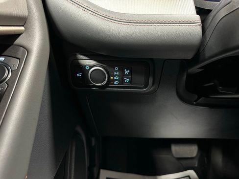 Used 2025 Ford Explorer Active image 17