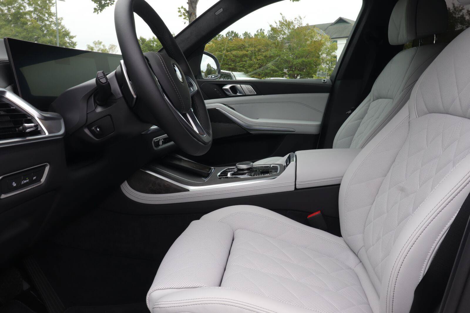 Used 2027 BMW X7 xDrive40i w/ Premium Package AWD/4WD image 10