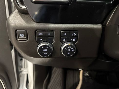 Used 2023 GMC Sierra 1500 SLT AWD/4WD image 33
