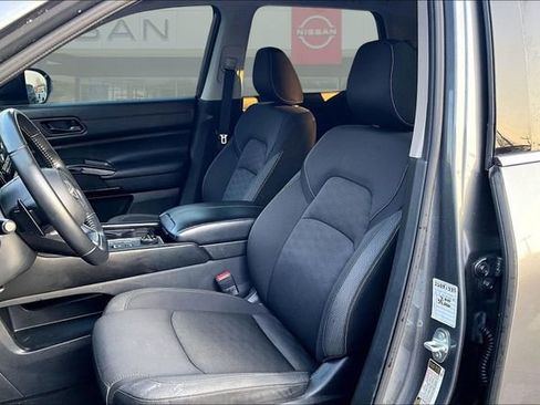 Used 2024 Nissan Pathfinder SV image 18