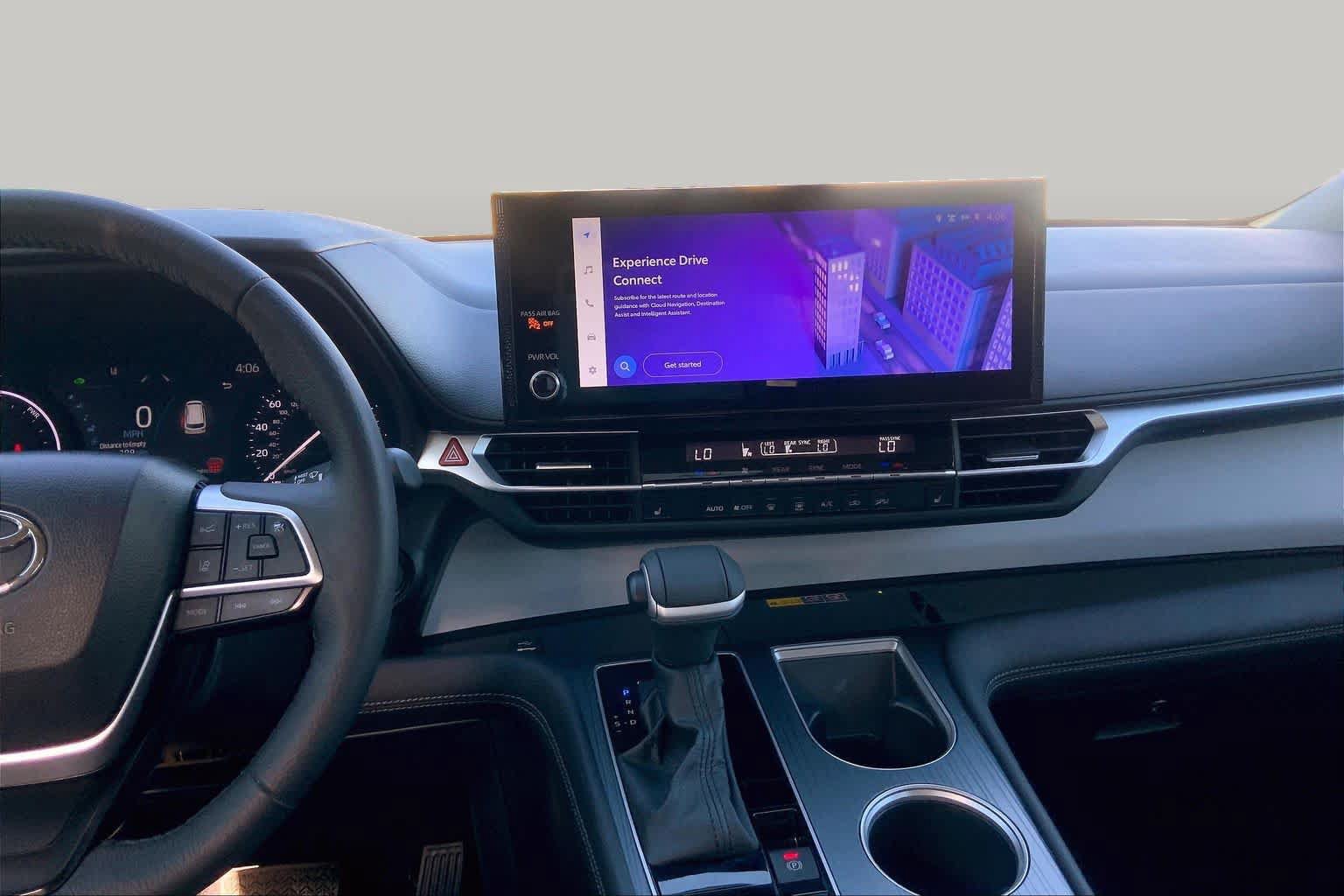 Used 2025 Toyota Sienna XLE FWD image 7