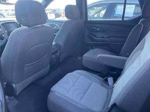 Used 2023 Chevrolet Traverse LT image 18