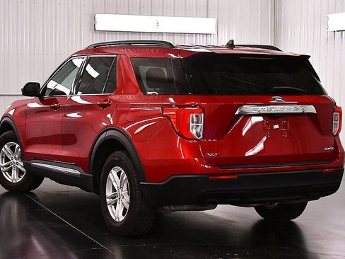 Used 2023 Ford Explorer XLT AWD/4WD image 5