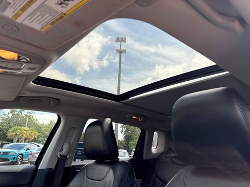 Used 2022 Jeep Compass Latitude w/ Sun and Sound Group AWD/4WD image 16