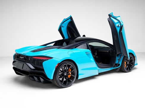 Used 2023 McLaren Artura image 41