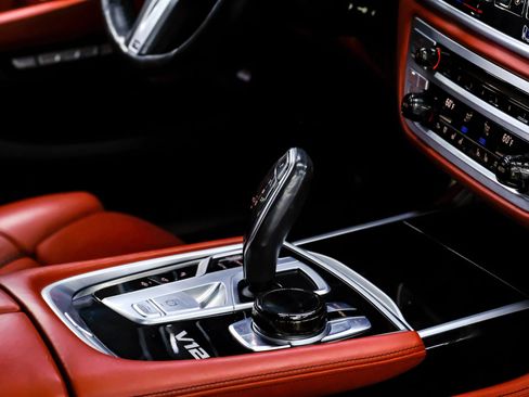Used 2018 BMW M760i xDrive AWD/4WD image 27