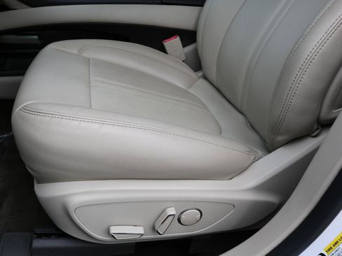 Used 2016 Lincoln MKZ FWD image 18
