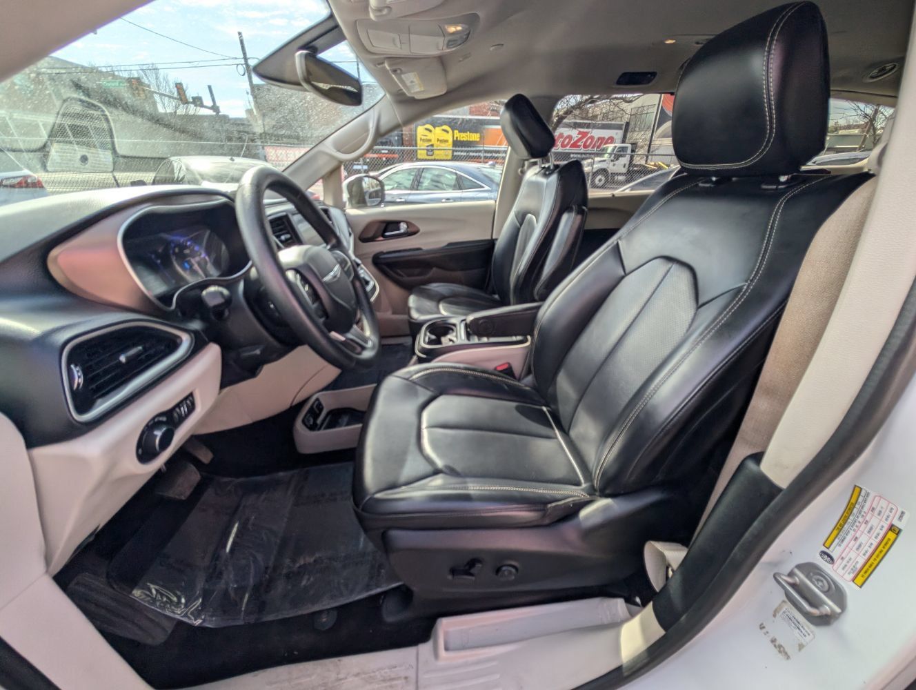 Used 2020 Chrysler Voyager Lxi FWD image 15