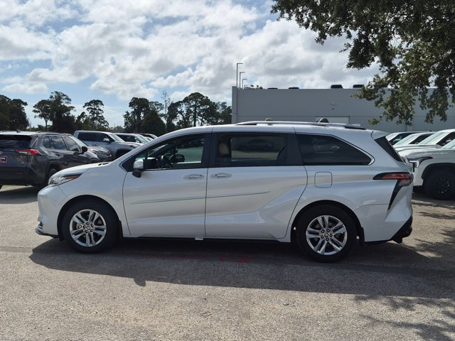 Used 2024 Toyota Sienna Limited FWD image 8