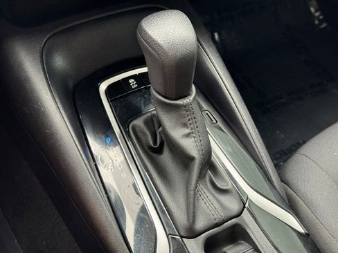 Used 2022 Toyota Corolla LE FWD image 26