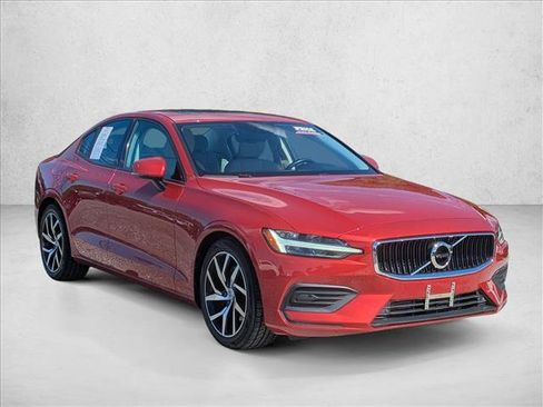 Used 2019 Volvo S60 T5 Momentum w/ Premium Package FWD image 3