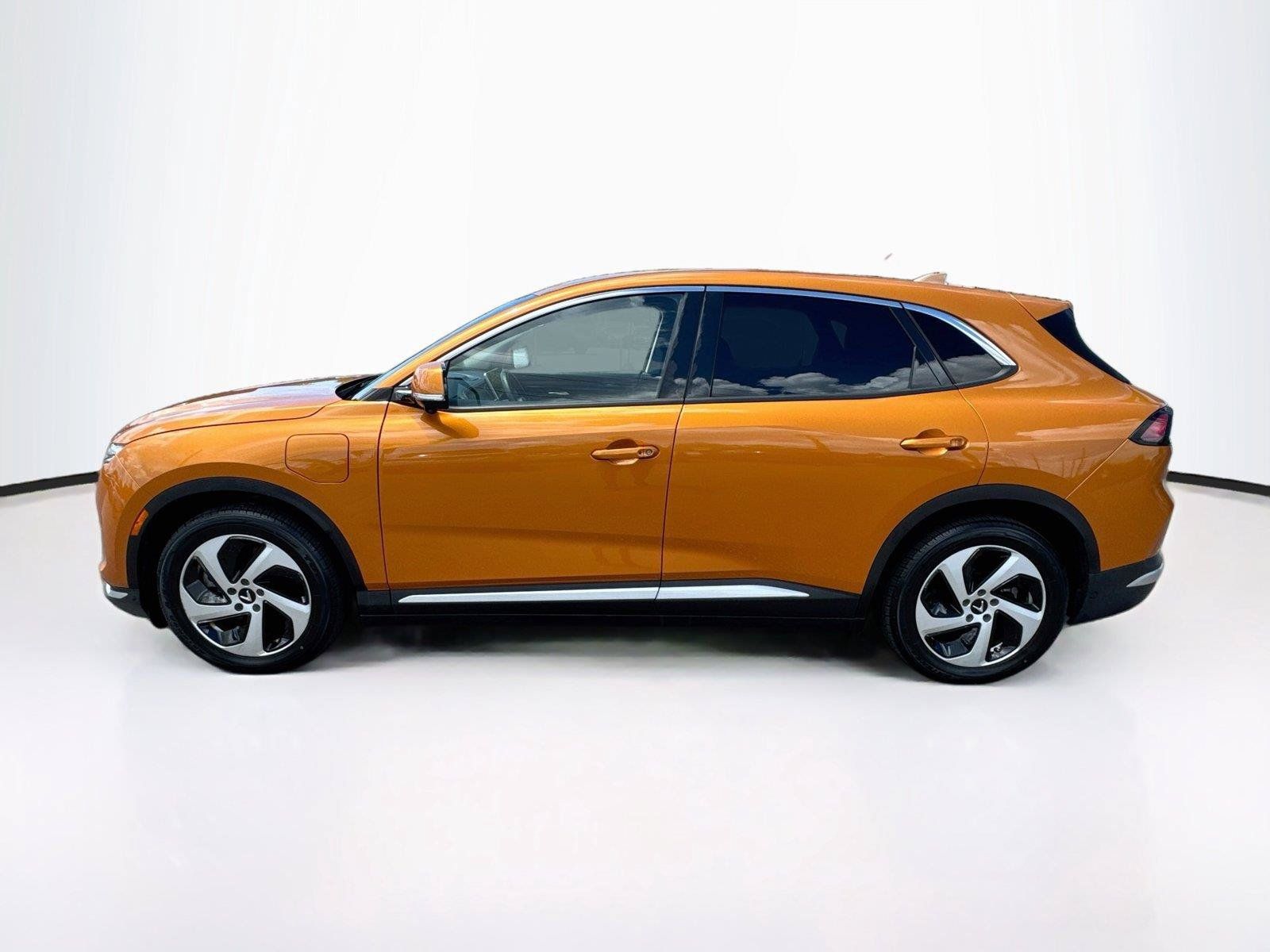 Used 2024 VinFast VF 8 Eco AWD/4WD image 2