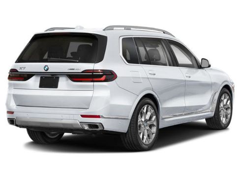 Certified 2025 BMW X7 xDrive40i w/ M Sport Package image 2