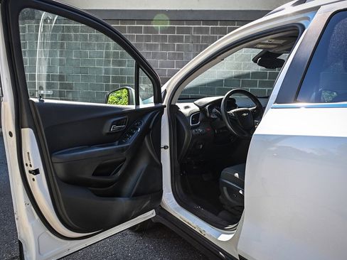 Used 2019 Chevrolet Trax LT AWD/4WD image 7