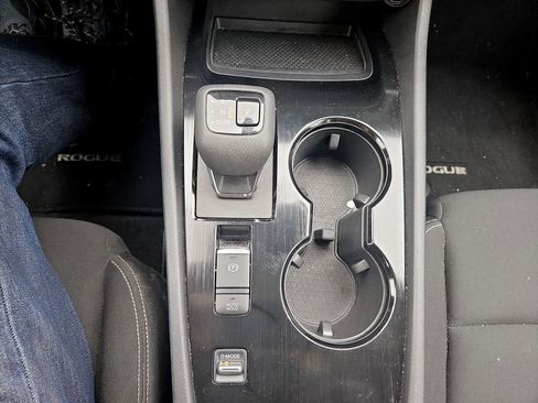 Used 2024 Nissan Rogue S image 24