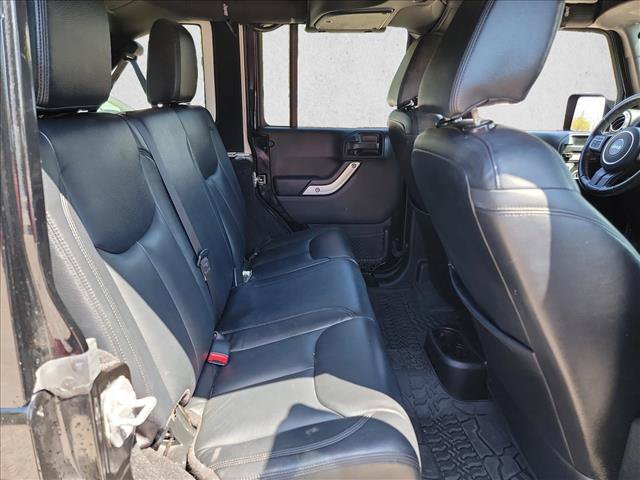 Used 2017 Jeep Wrangler Unlimited Sahara w/ Connectivity Group AWD/4WD image 13