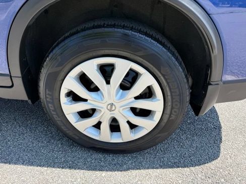 Used 2018 Nissan Rogue S AWD/4WD image 12